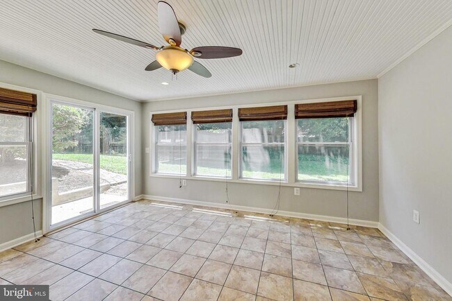 Building Photo - 4112 Spruell Dr