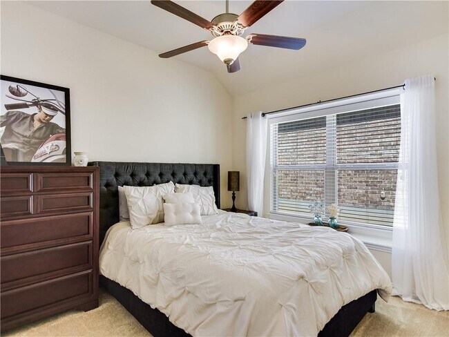 Building Photo - 701 Cardenas Ln