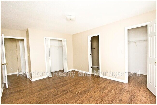 Building Photo - 1770 Crestview Dr