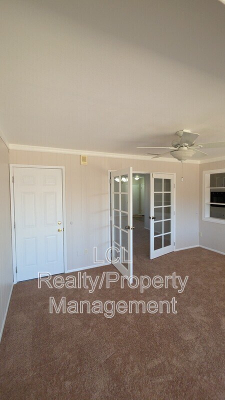 Building Photo - 27131 Pinehurst Rd