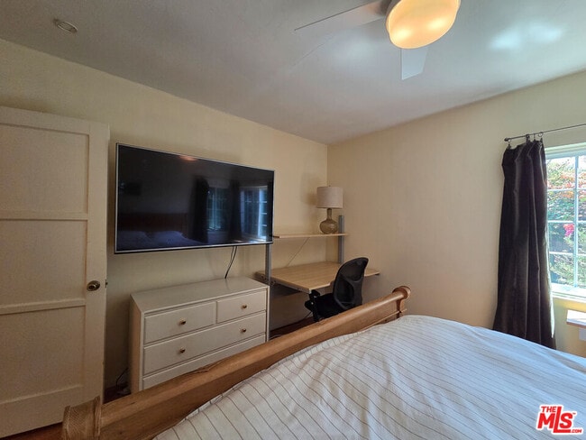 Building Photo - 14135 Hatteras St