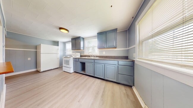 Building Photo - Available Now- 2 bedroom ranch in Bucyrus