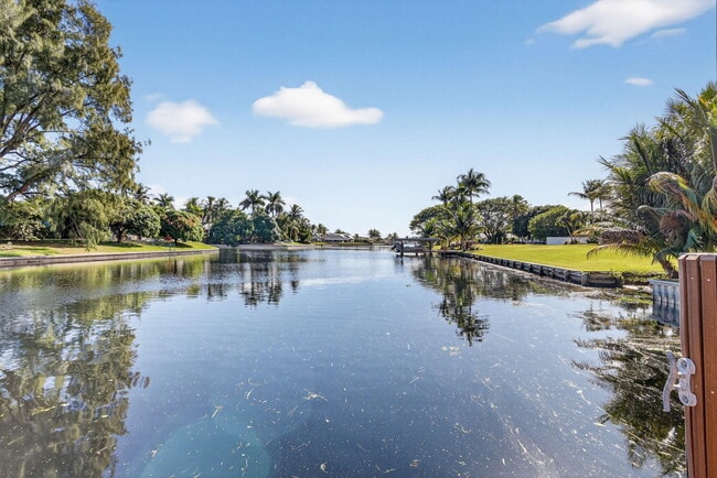 Building Photo - 937 SW 34th Ct