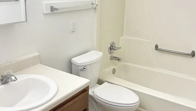 Building Photo - 600 John Goodhue Rd