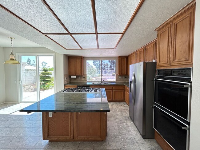 Building Photo - 8132 E Hillsdale Dr