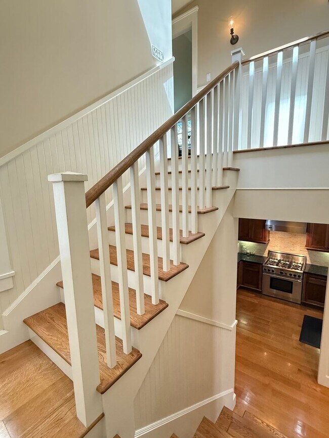 Building Photo - 1330 Sanchez St