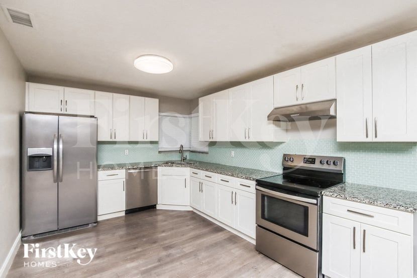 Building Photo - 990 Badger Dr NE