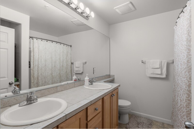 Building Photo - 10779 SW Canterbury Ln