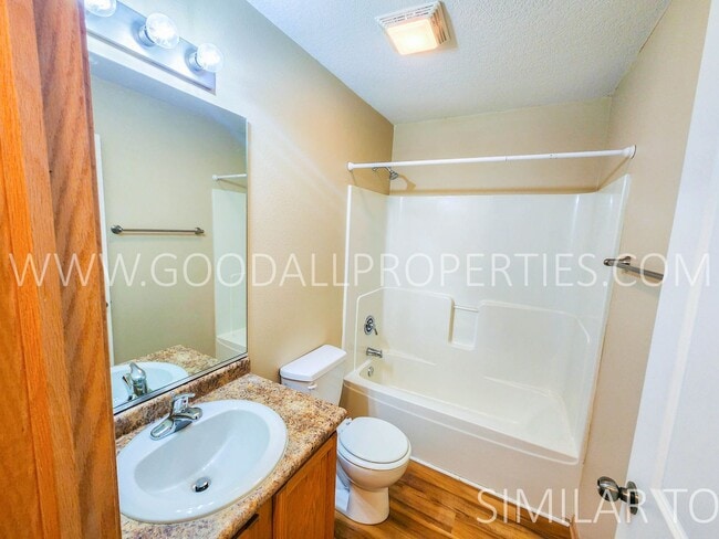 Building Photo - 2-Bedroom, 2-Bath Townhome in Ankeny with Attached 2-Car Garage