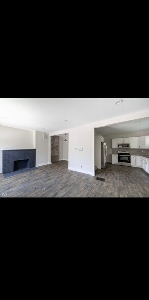 Building Photo - 646 E 31st St
