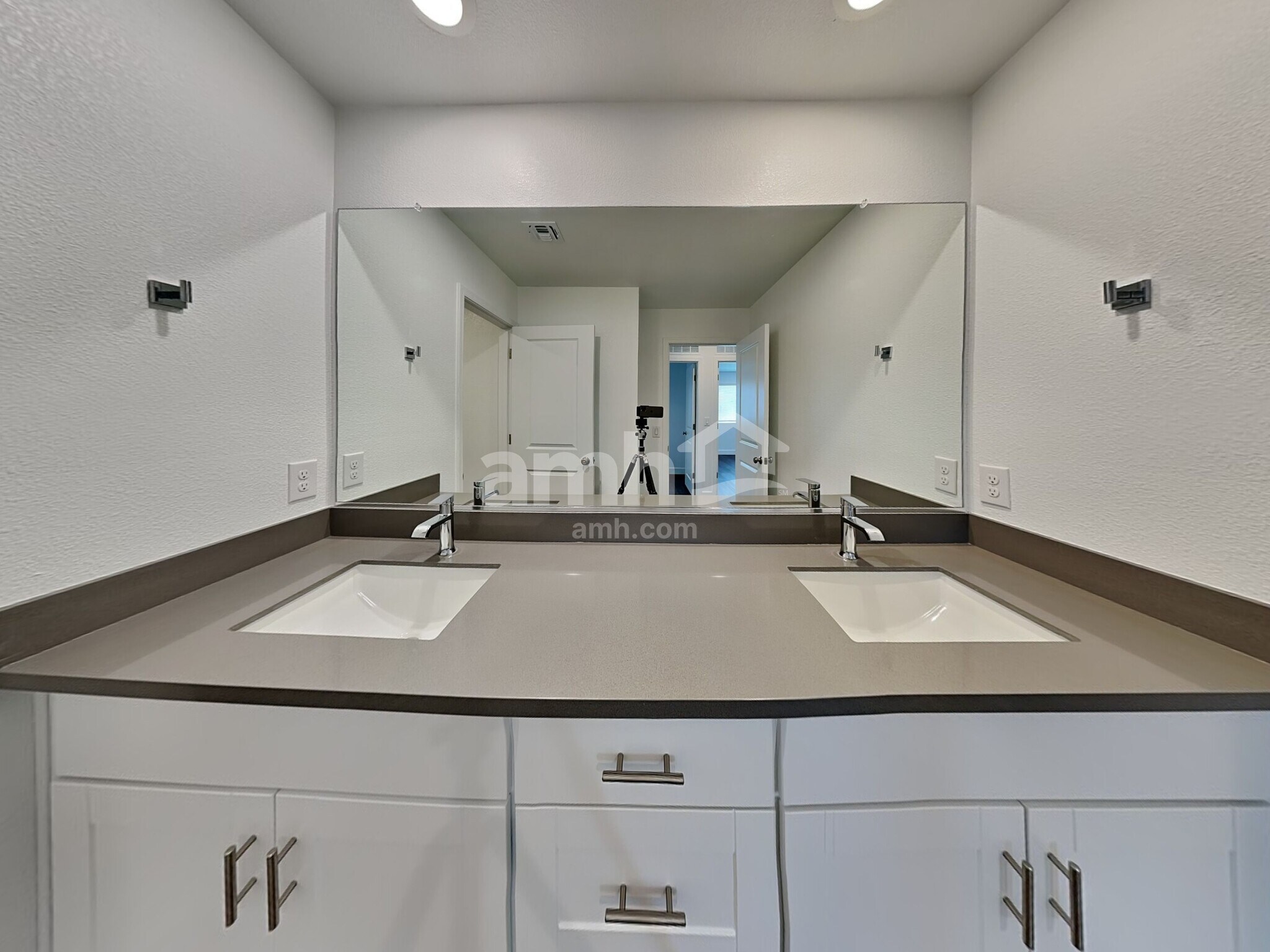 Building Photo - 17130 Puget Ave