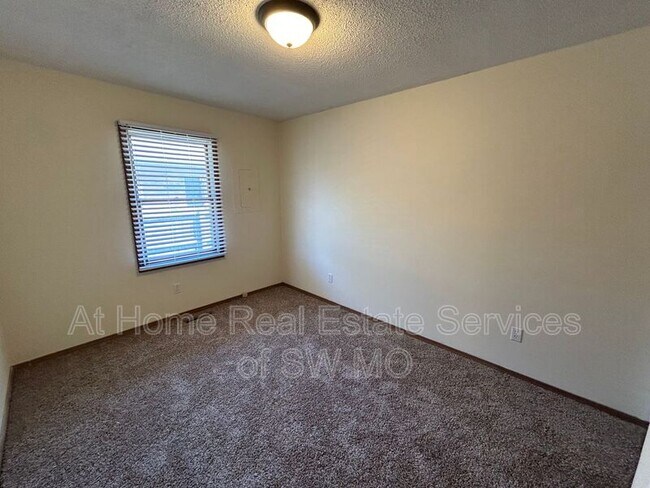 Building Photo - 3161 S Kimbrough Ave