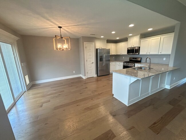 Building Photo - 2019 W Gilligan Ave