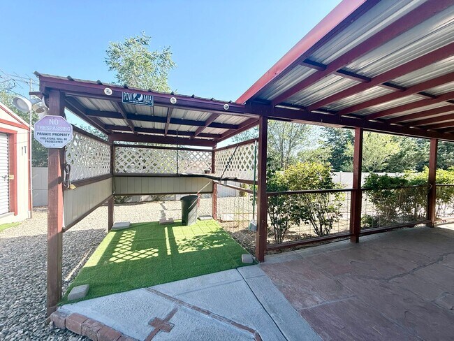 Building Photo - 821 Village Cir
