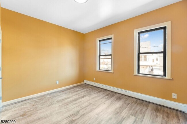 Building Photo - 116 Paine Ave
