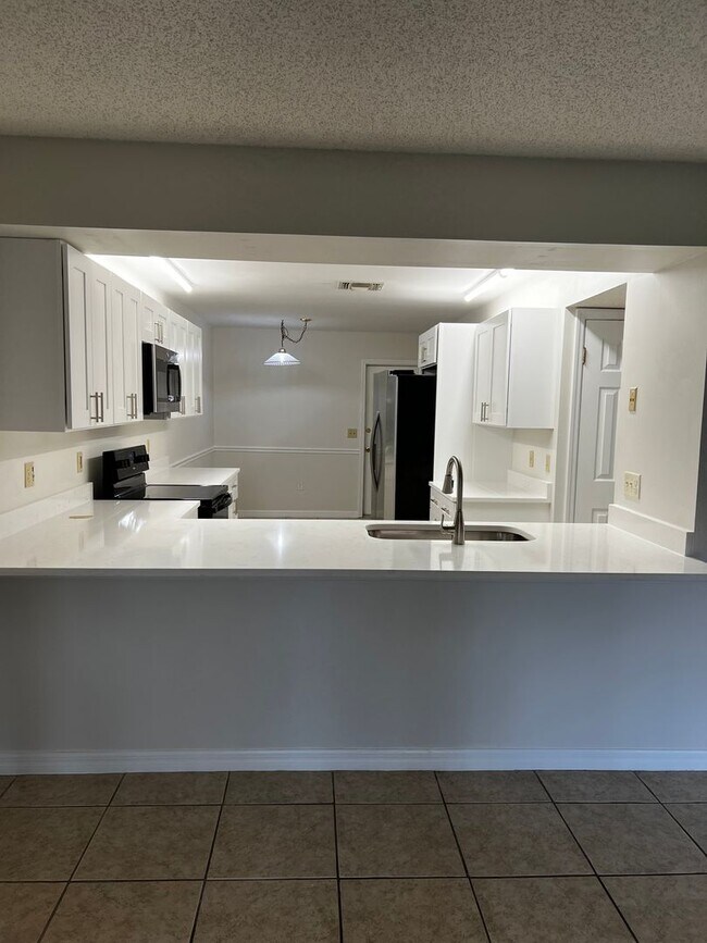 Building Photo - SANDPOINTE TOWNHOMES