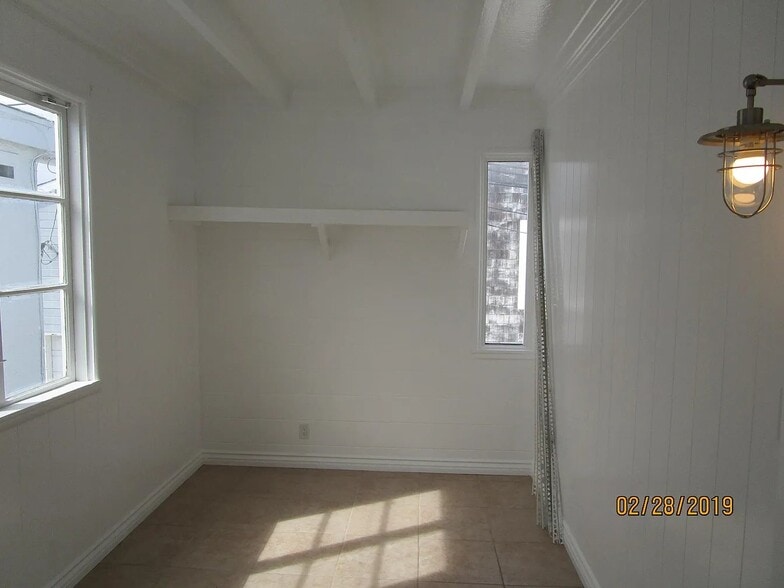 Building Photo - 303 34th St