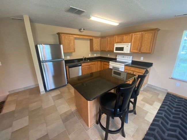 Building Photo - 3044 SW Sharmin Ln