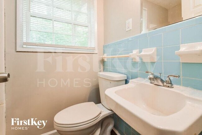 Building Photo - 5674 Sandhurst Dr