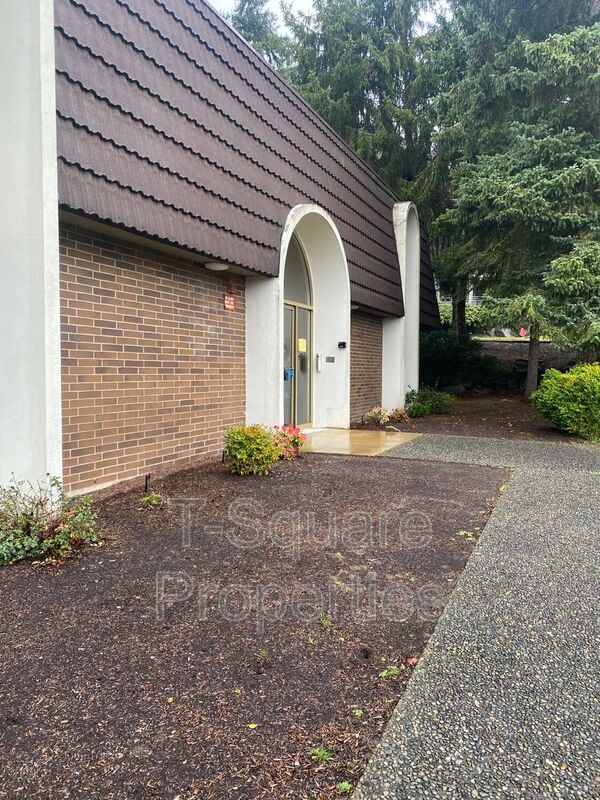 Building Photo - 11208 NE 68th St