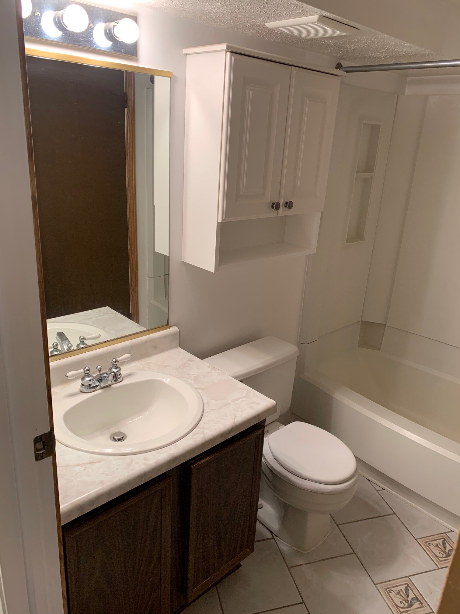 Building Photo - 27701 Evergreen Run