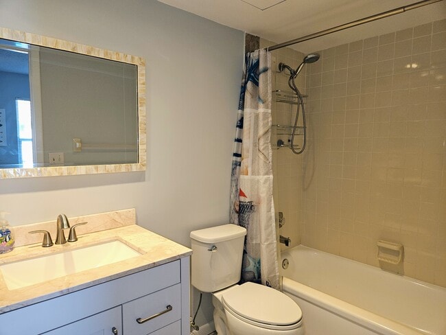 Building Photo - 255 Capri Cir N