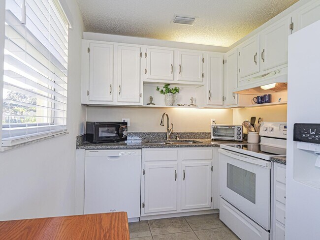 Building Photo - 73 Royal Oak Ct