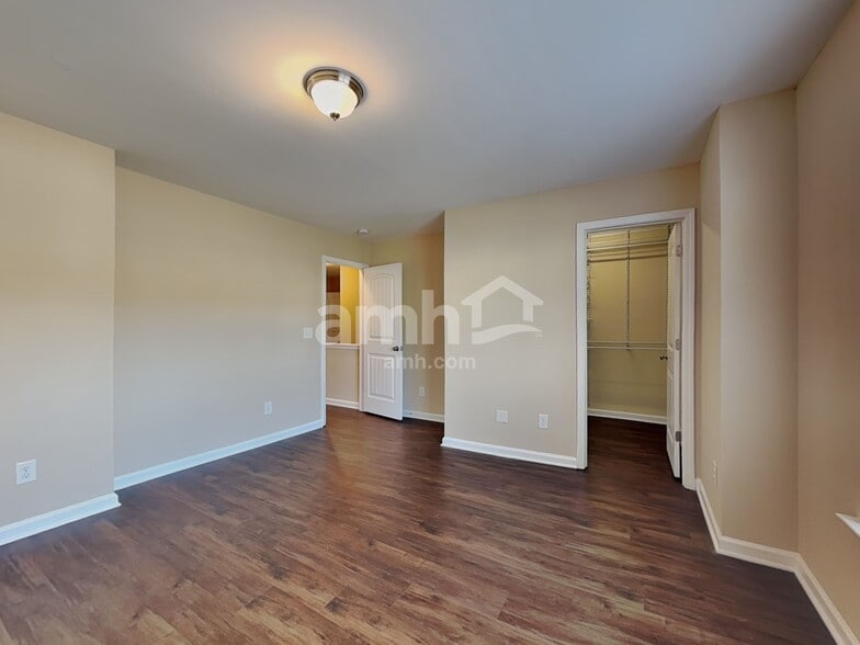 Building Photo - 405 Birch Run Dr