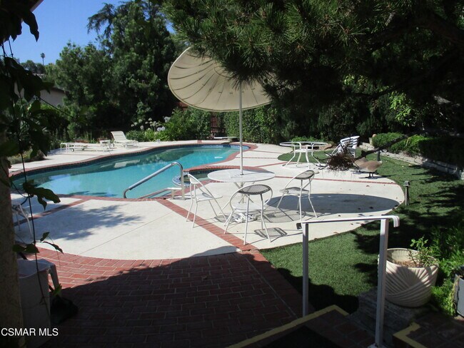 Building Photo - 5042 Llano Dr