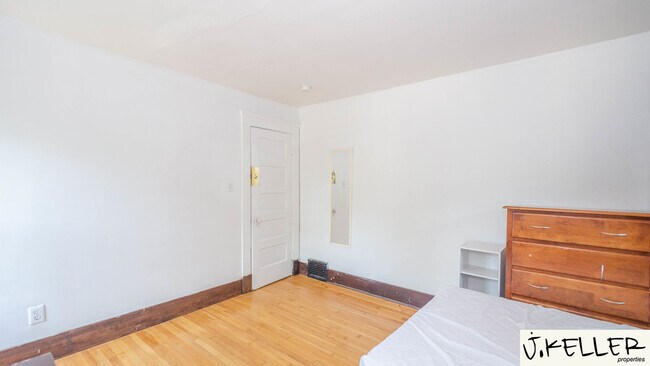 Building Photo - 931 Dewey Ave