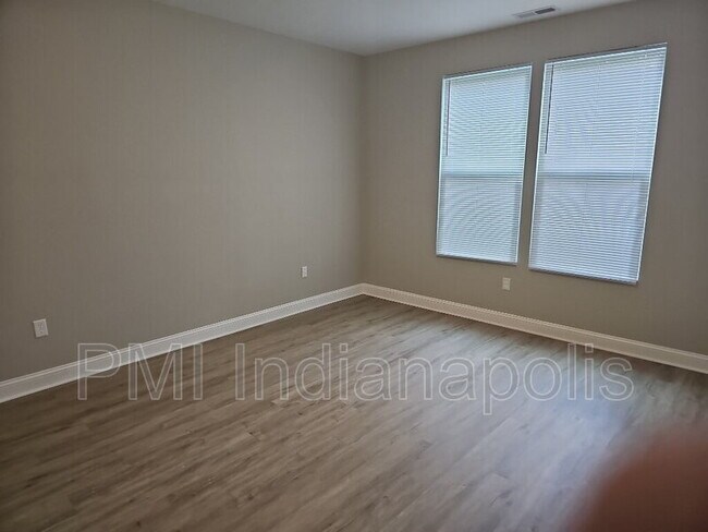 Building Photo - 640 N Parker Ave
