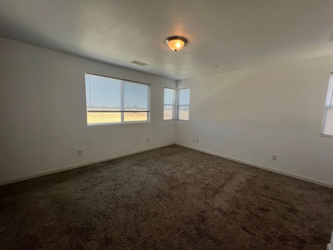 Building Photo - modern 3-bedroom, 2.5-bathroom home locate...