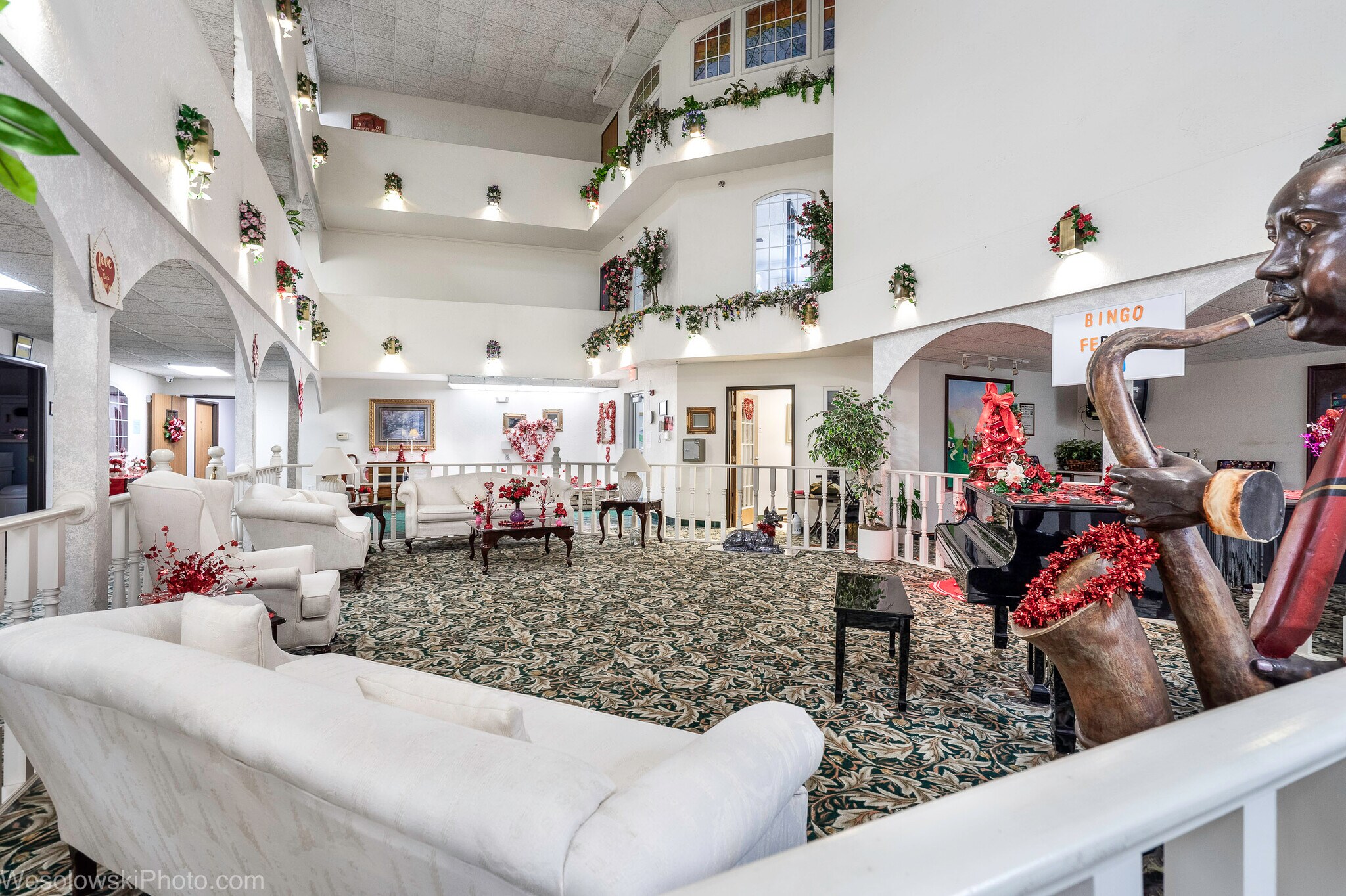 Lobby - 3305 Sunset Ave