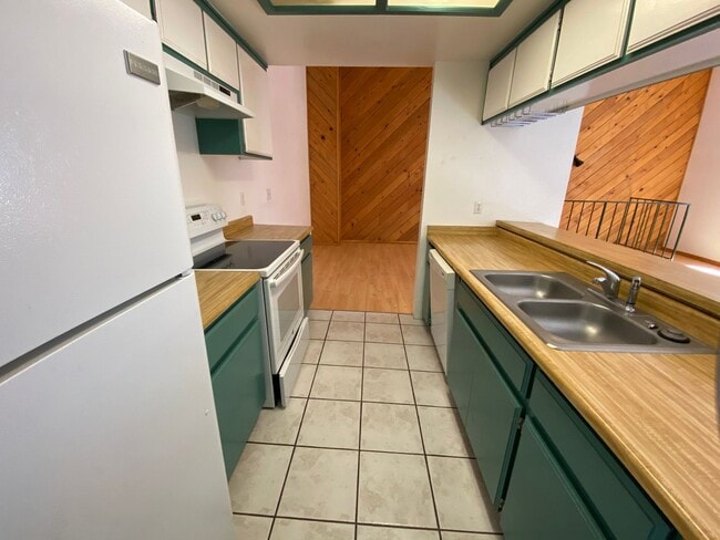 Building Photo - Two bedroom Two bath Condo close to the NV...
