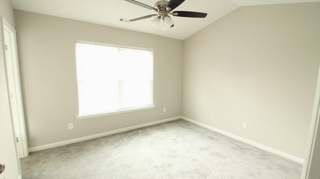 Building Photo - Great 3/2.5 East Durham Home with Fenced in Yard!