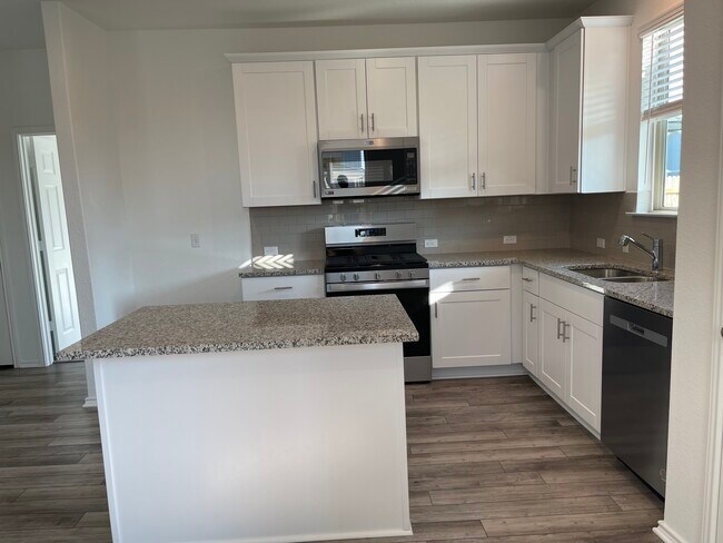 Building Photo - 1616 Holly Lk Dr