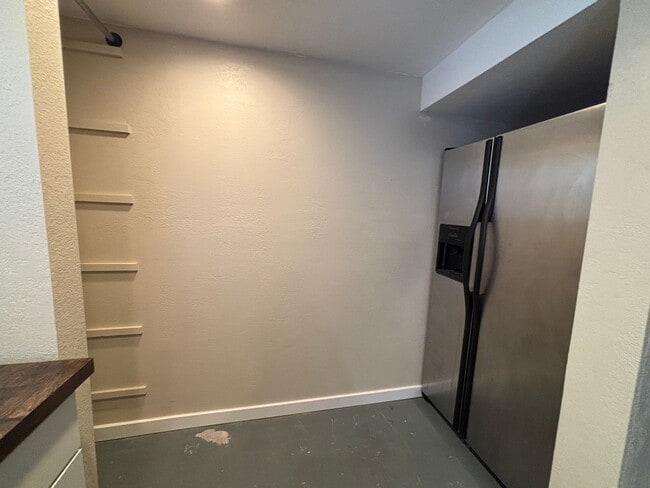 Building Photo - MOVE IN SPECIAL - DECEMBER RENT FREE  -4 Bedroom 2 Bathroom