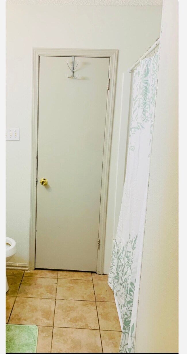 Building Photo - 14732 Hooper Rd