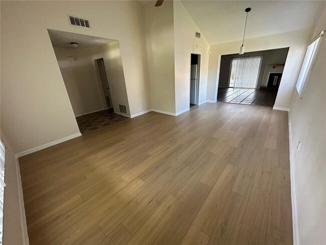 Building Photo - 852 Woodside Rd