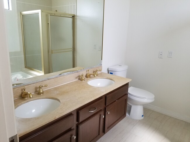 Double Vanity - 1812 Overland Ave