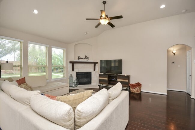 Building Photo - 17510 Woodfalls Ln