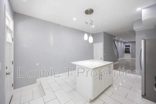 Building Photo - 10 N Ellwood Ave