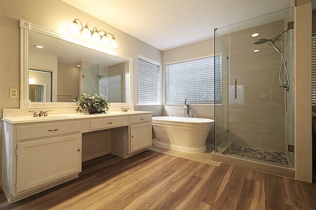 Building Photo - 3510 Cypressdale Dr