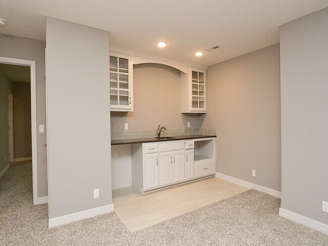 Building Photo - 19527 Shadow Ridge Dr