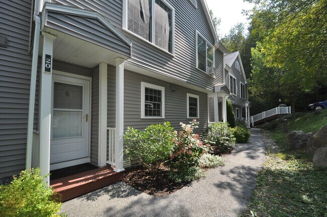 Building Photo - 181 Riverside Townhouses Rd