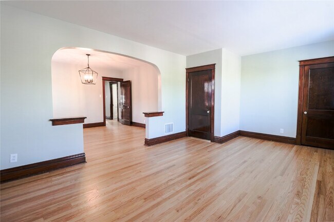 Building Photo - 4932 Loughborough Ave