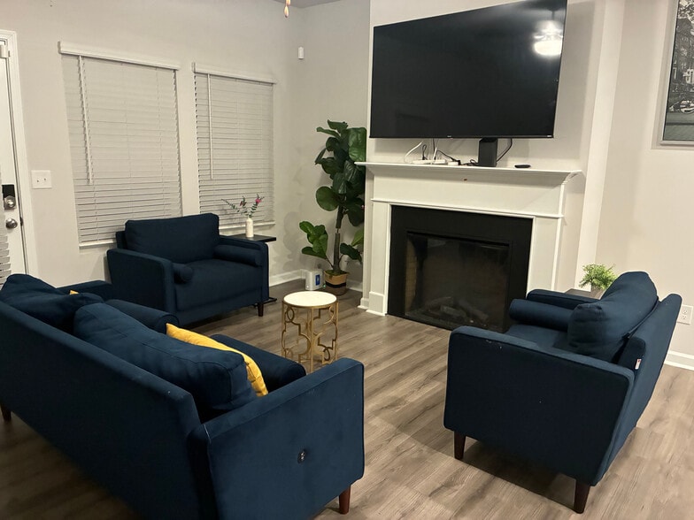 Building Photo - Room in Townhome on Shaffer Ct