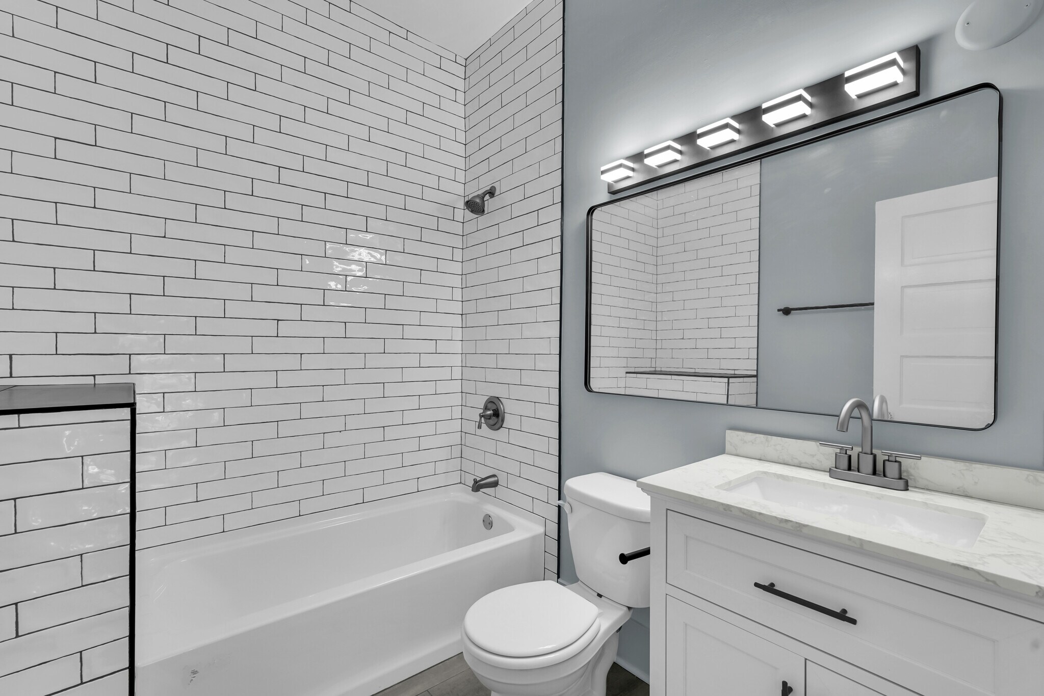 Full Bathroom Upstairs - 537 E 40th St