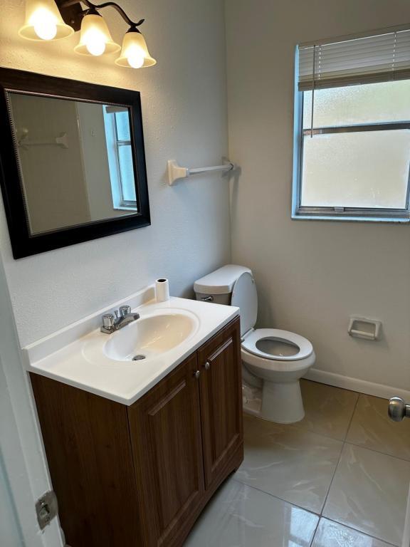 Building Photo - 44 N Fairfax Ave