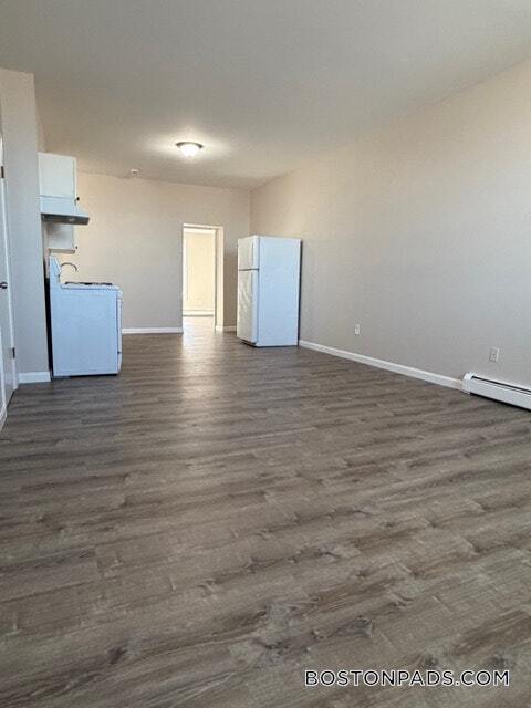 Building Photo - 663 Middle St